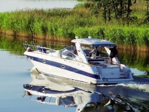 Top 4 Tips On How to Maintain Your Motorboat